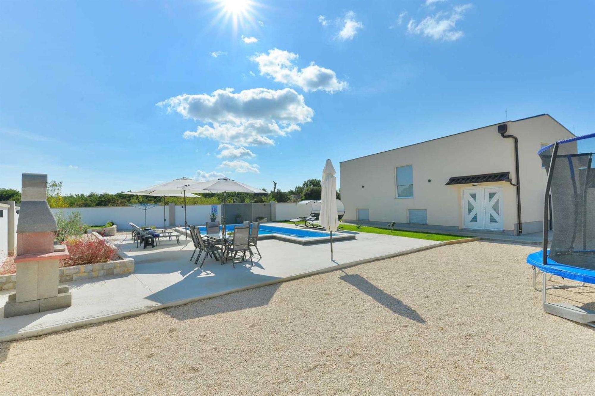 Villa Miranda With Pool Затон Екстериор снимка