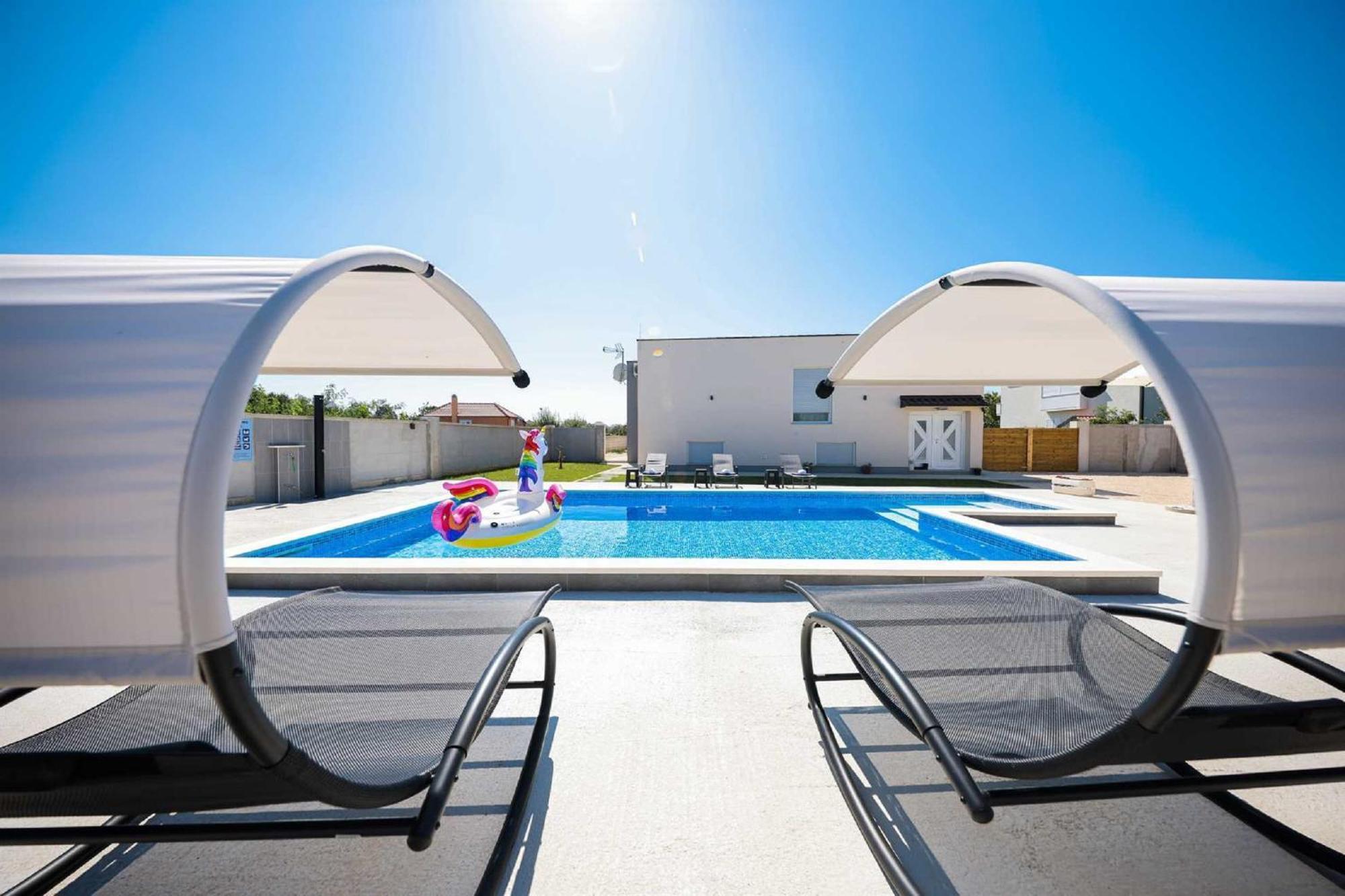 Villa Miranda With Pool Затон Екстериор снимка