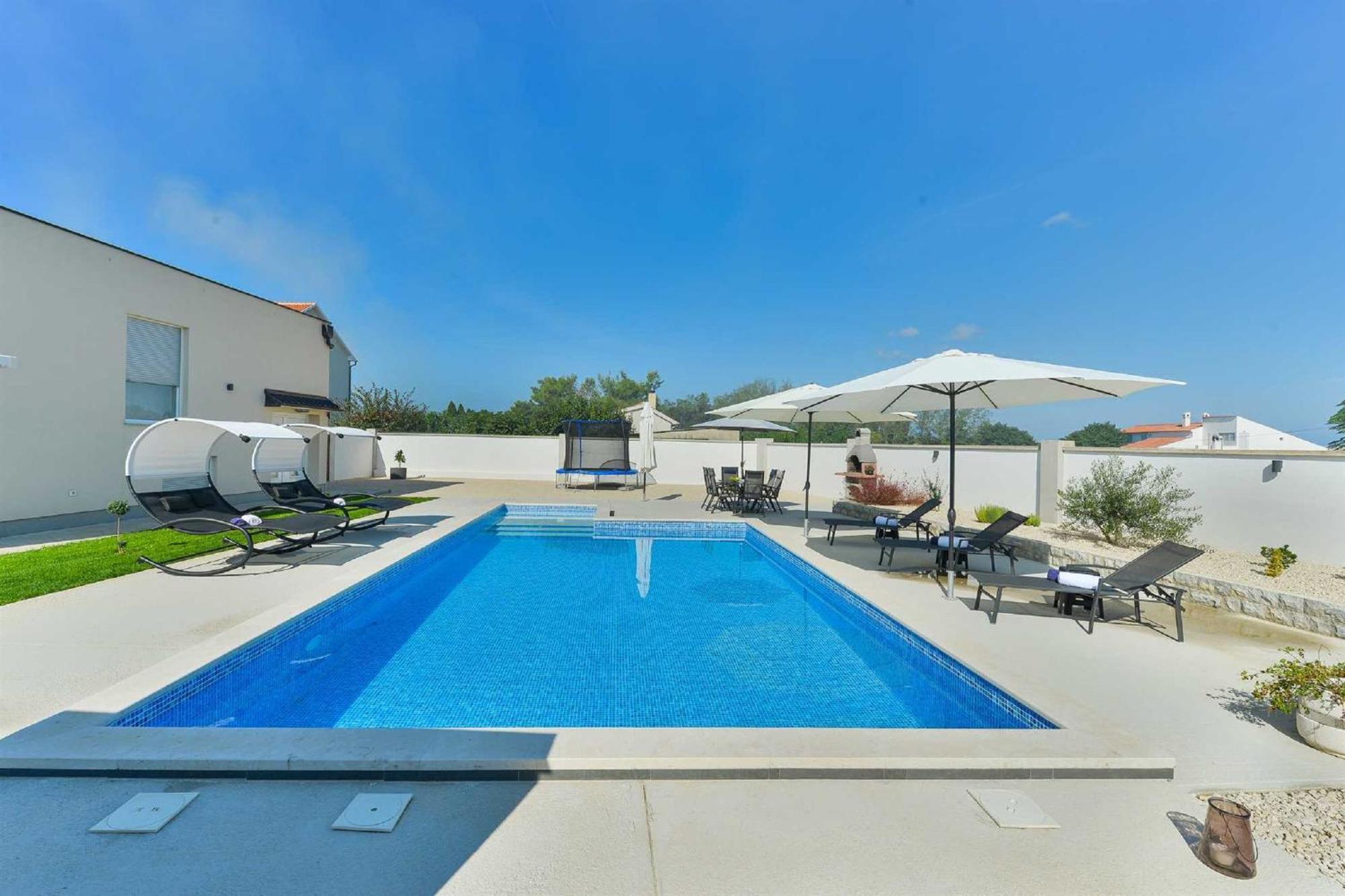 Villa Miranda With Pool Затон Екстериор снимка