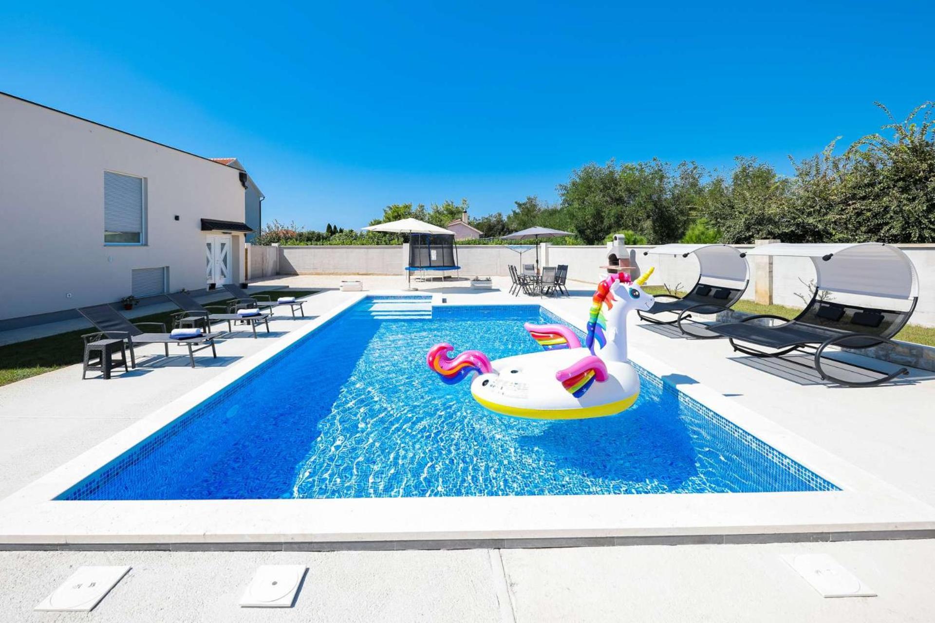 Villa Miranda With Pool Затон Екстериор снимка