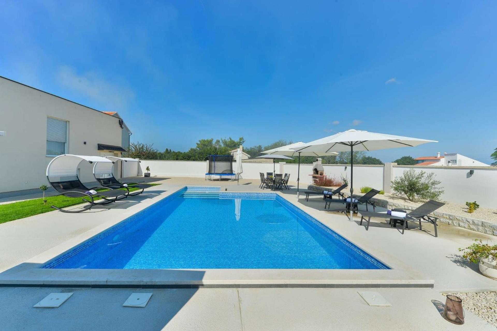 Villa Miranda With Pool Затон Екстериор снимка